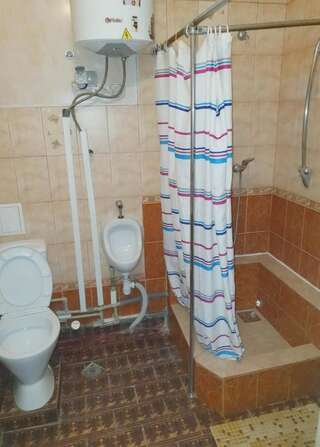 Хостелы Kharkov CITIZEN Харьков Спальное место на двухъярусной кровати в общем номере для мужчин и женщин-5